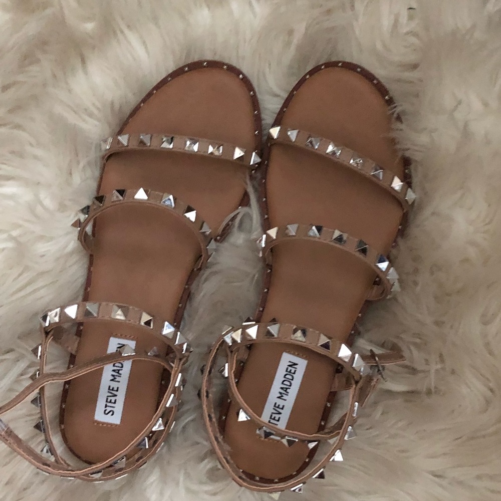 NWOT Steve Madden Travel Tan Sandals